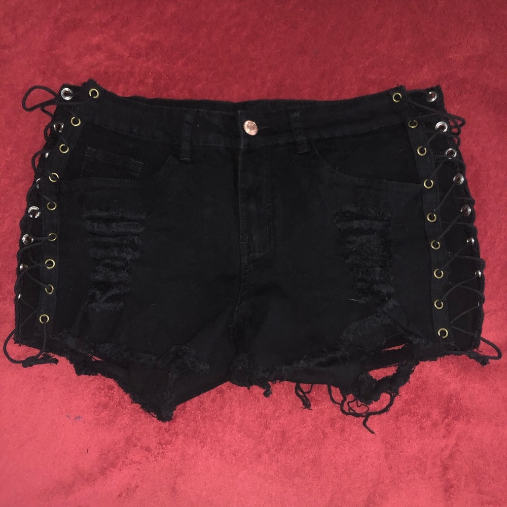 RAVE Shorts with side lacing